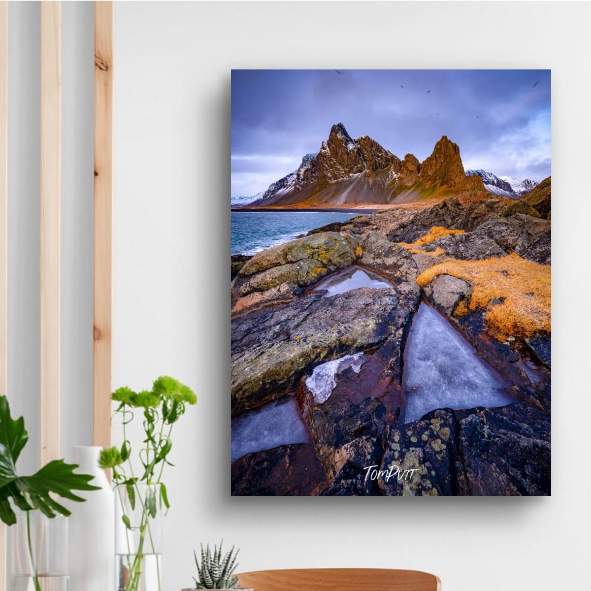 Pointing the Way, Iceland