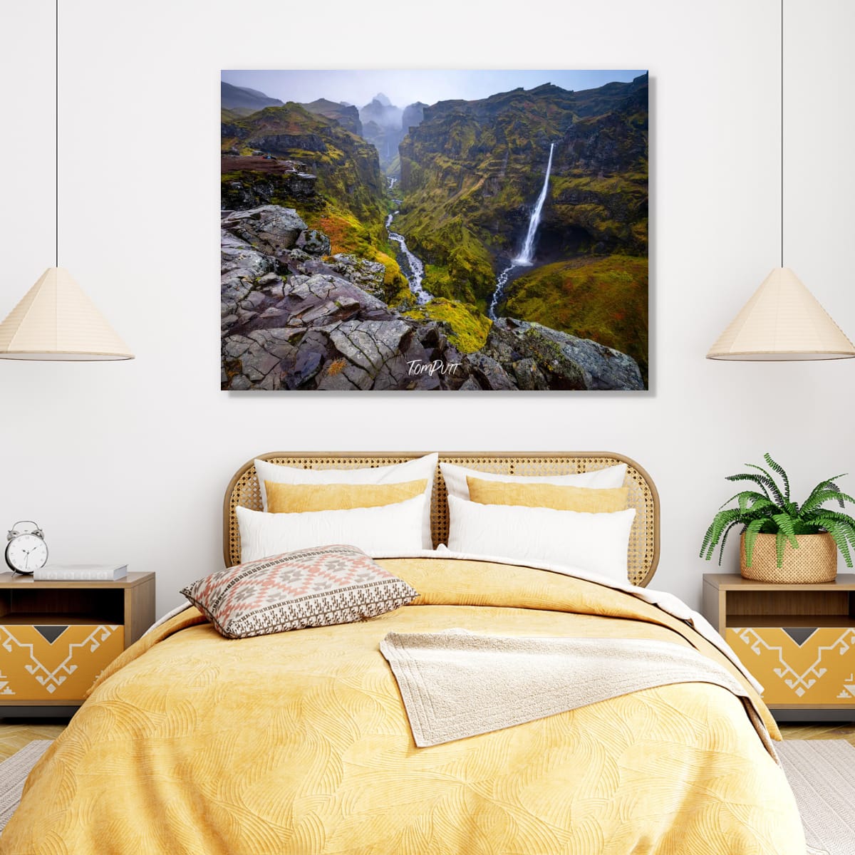 Mulagljufur Canyon Cascade, Iceland