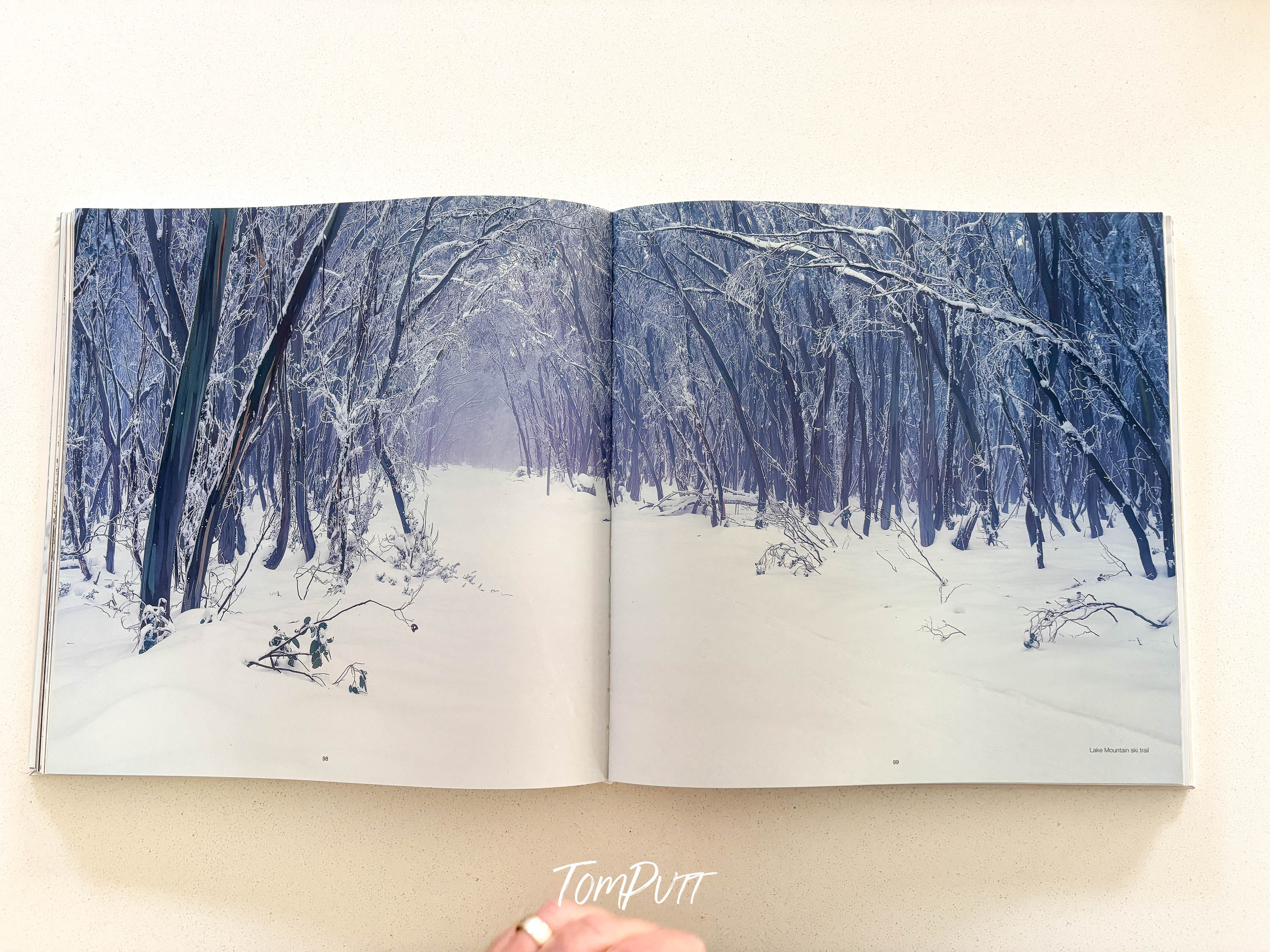 SNOW - The Snow Landscapes of Australia QR