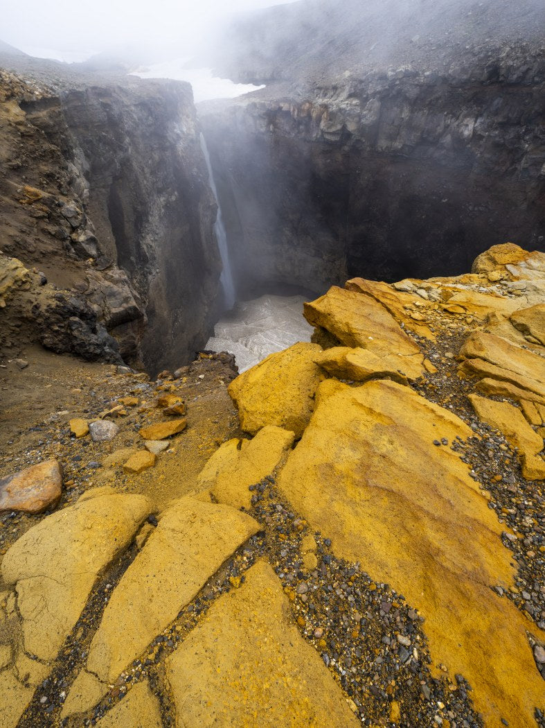 Amber and Mist, Russia