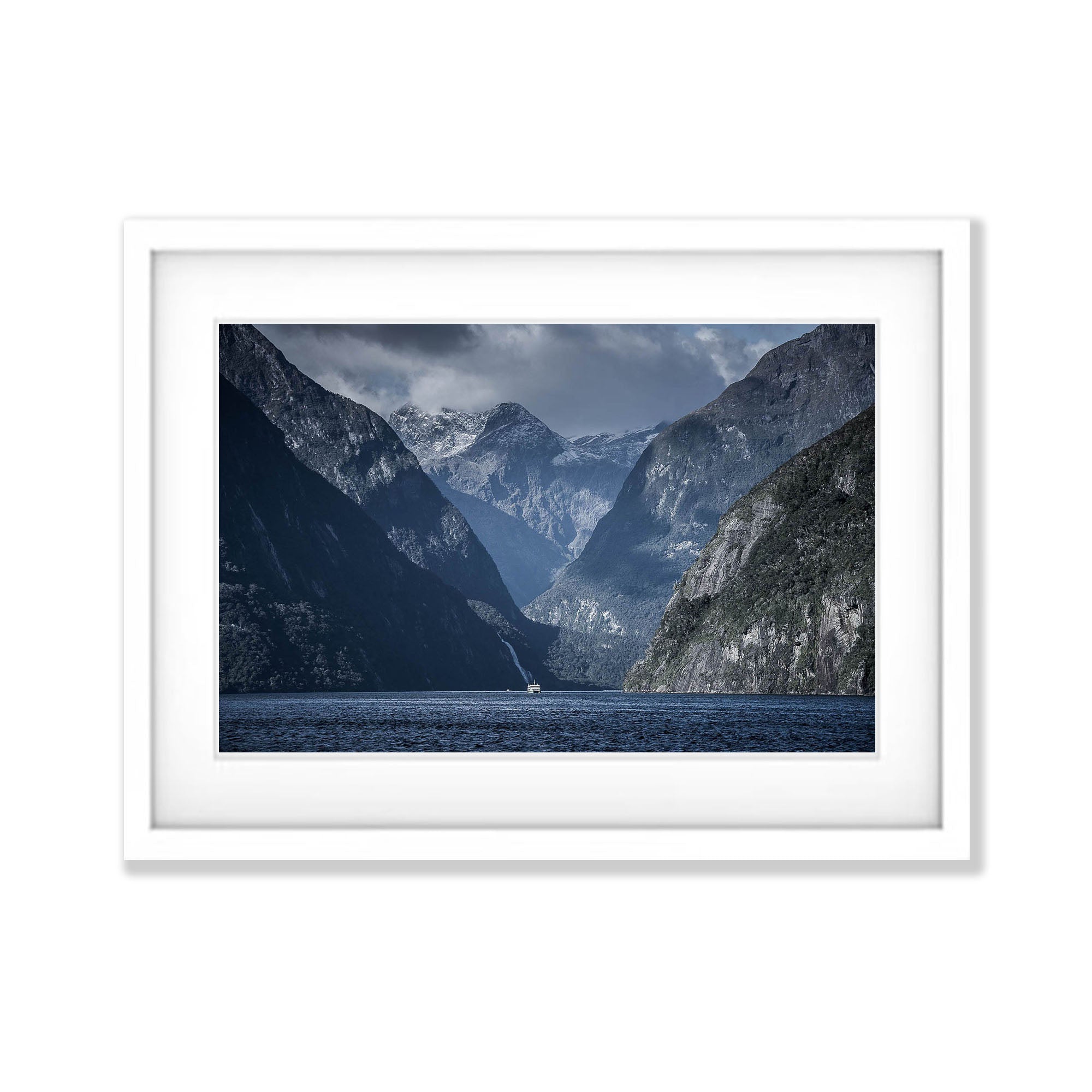 High Cliffs surrounding Milford Sound, Fiordland, New Zealand