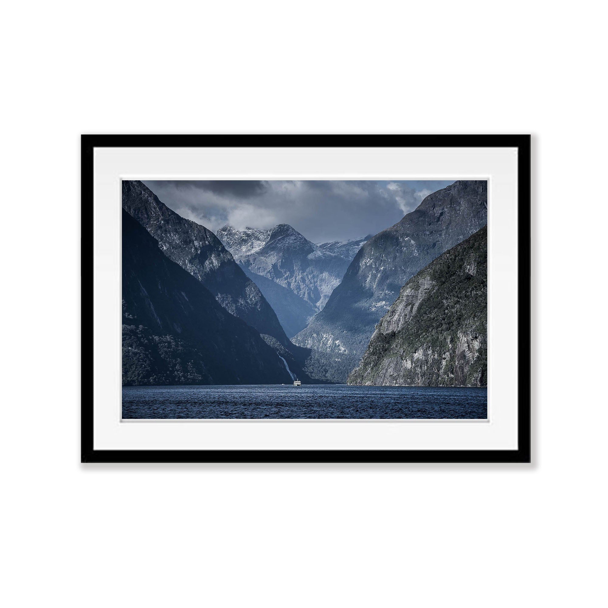 High Cliffs surrounding Milford Sound, Fiordland, New Zealand