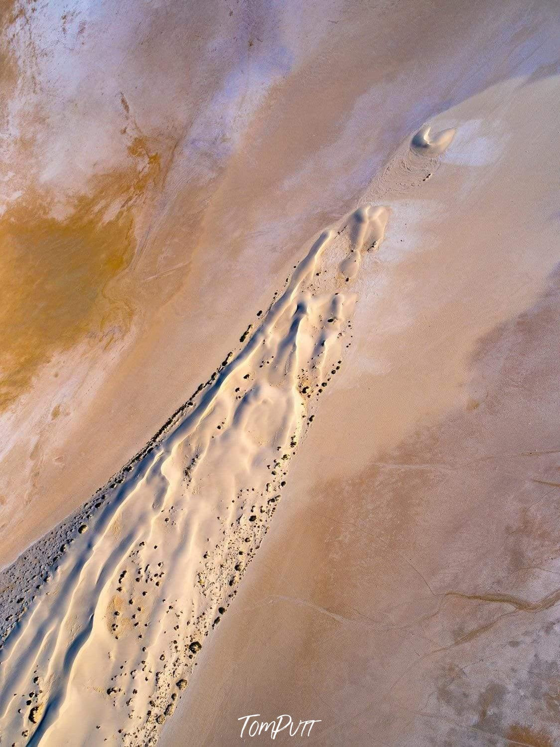 A large knife's edge texture on a desert surface, Knife's Edge