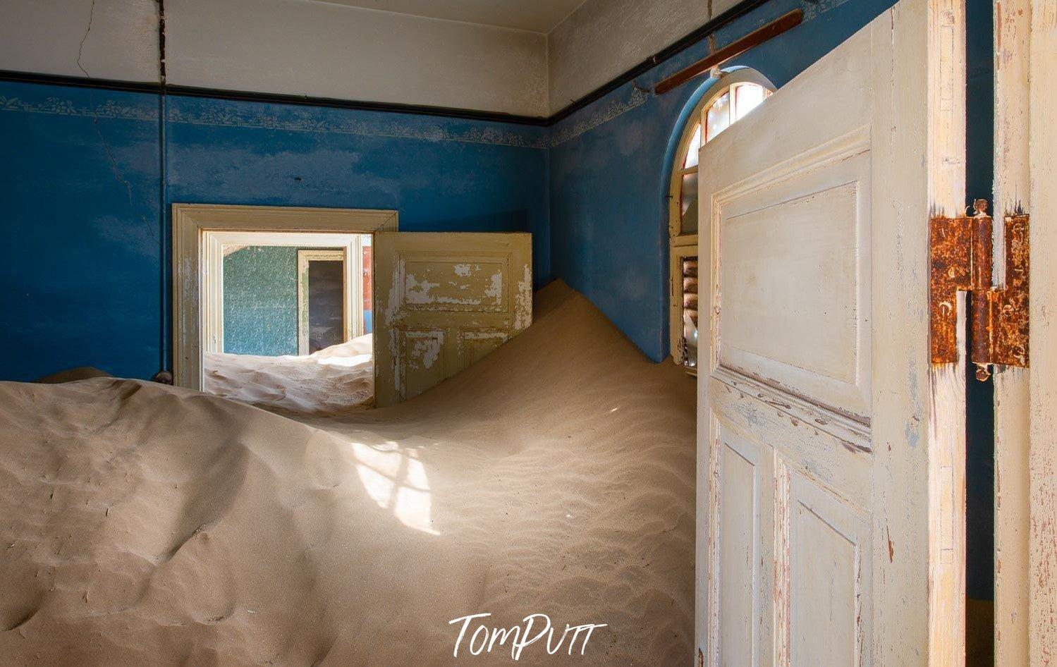Making of a house room with open doors and a lot of construction sand inside, Kolmanskop No.27