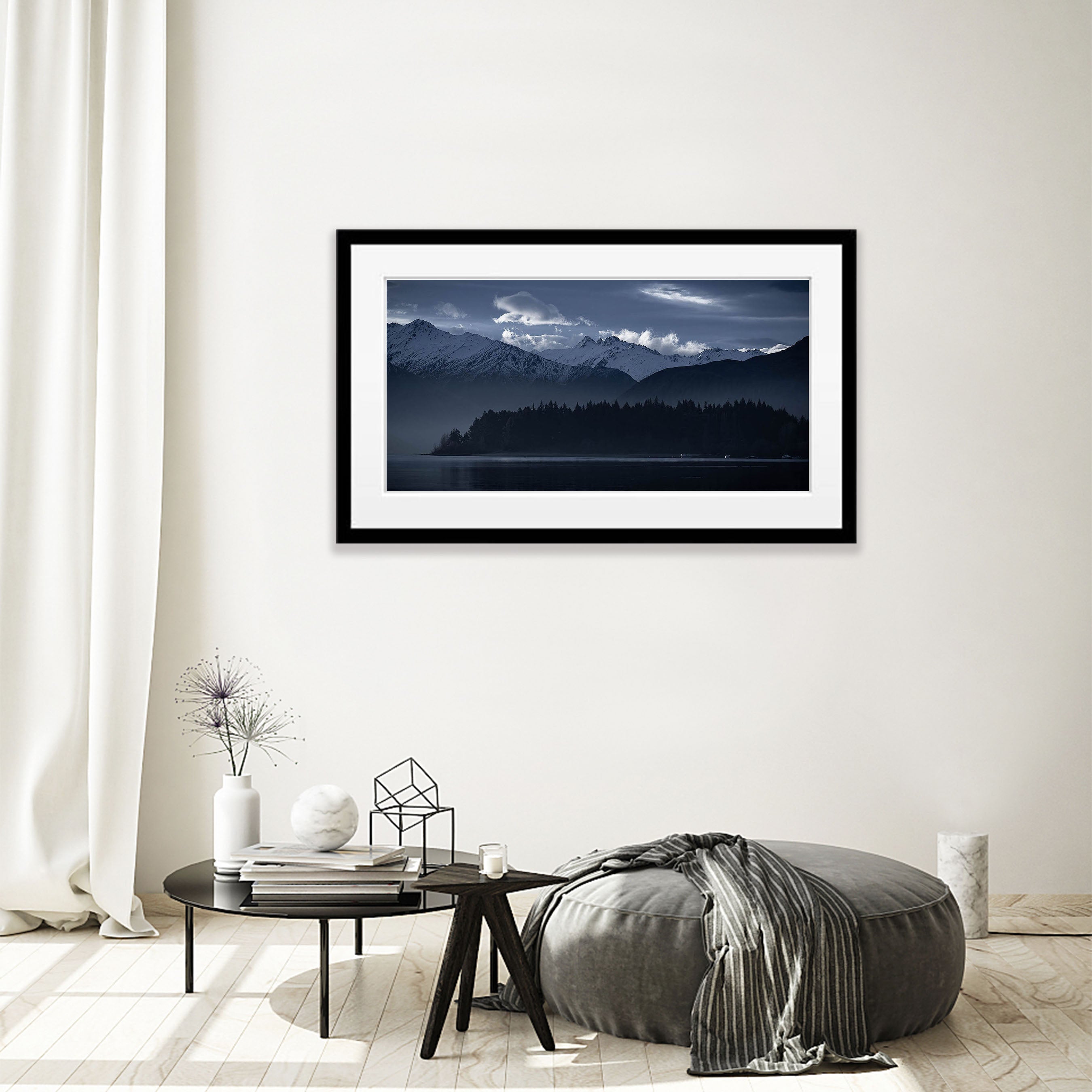 Lake Wanaka and the surrounding mountains, New Zealand