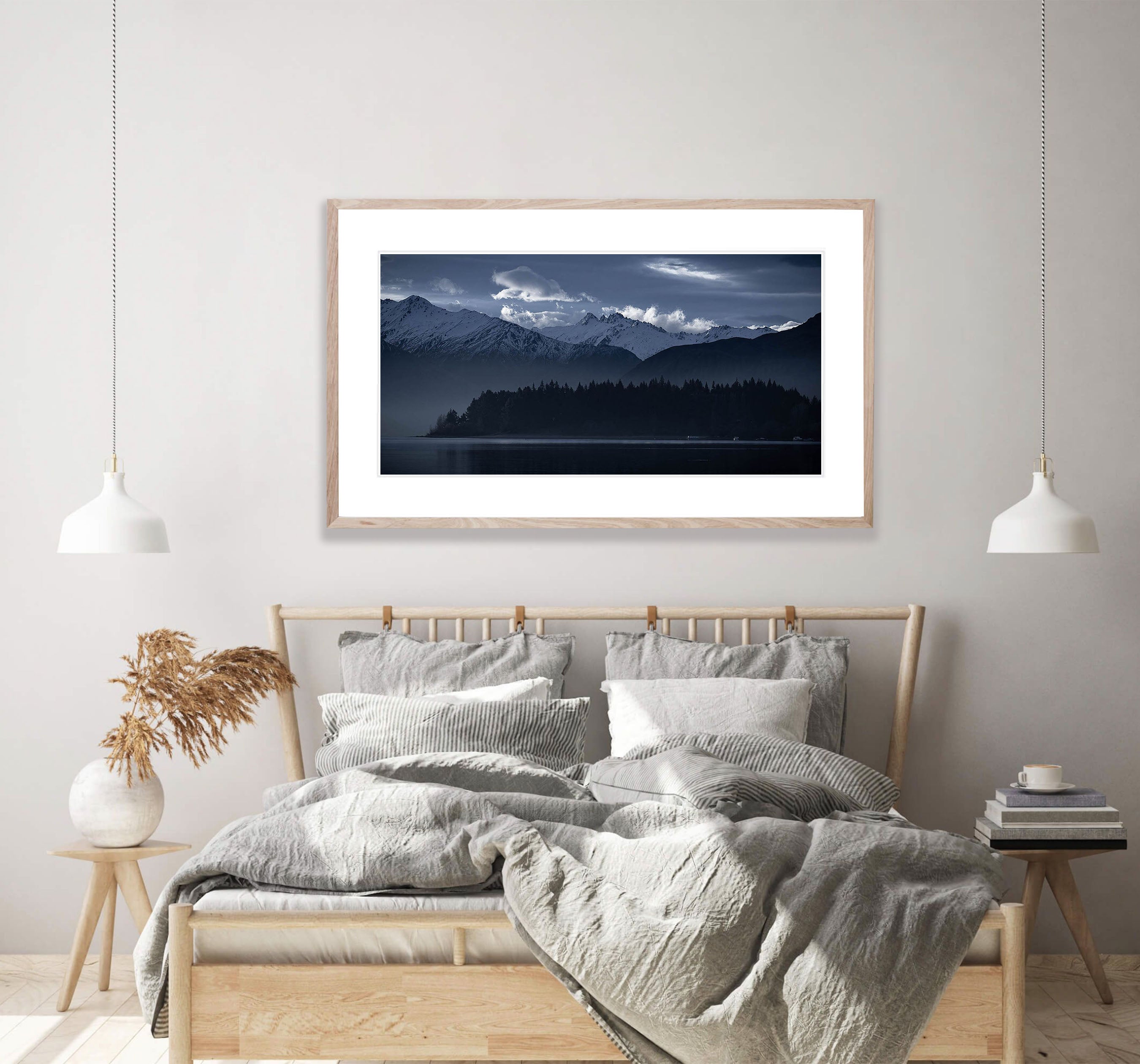 Lake Wanaka and the surrounding mountains, New Zealand