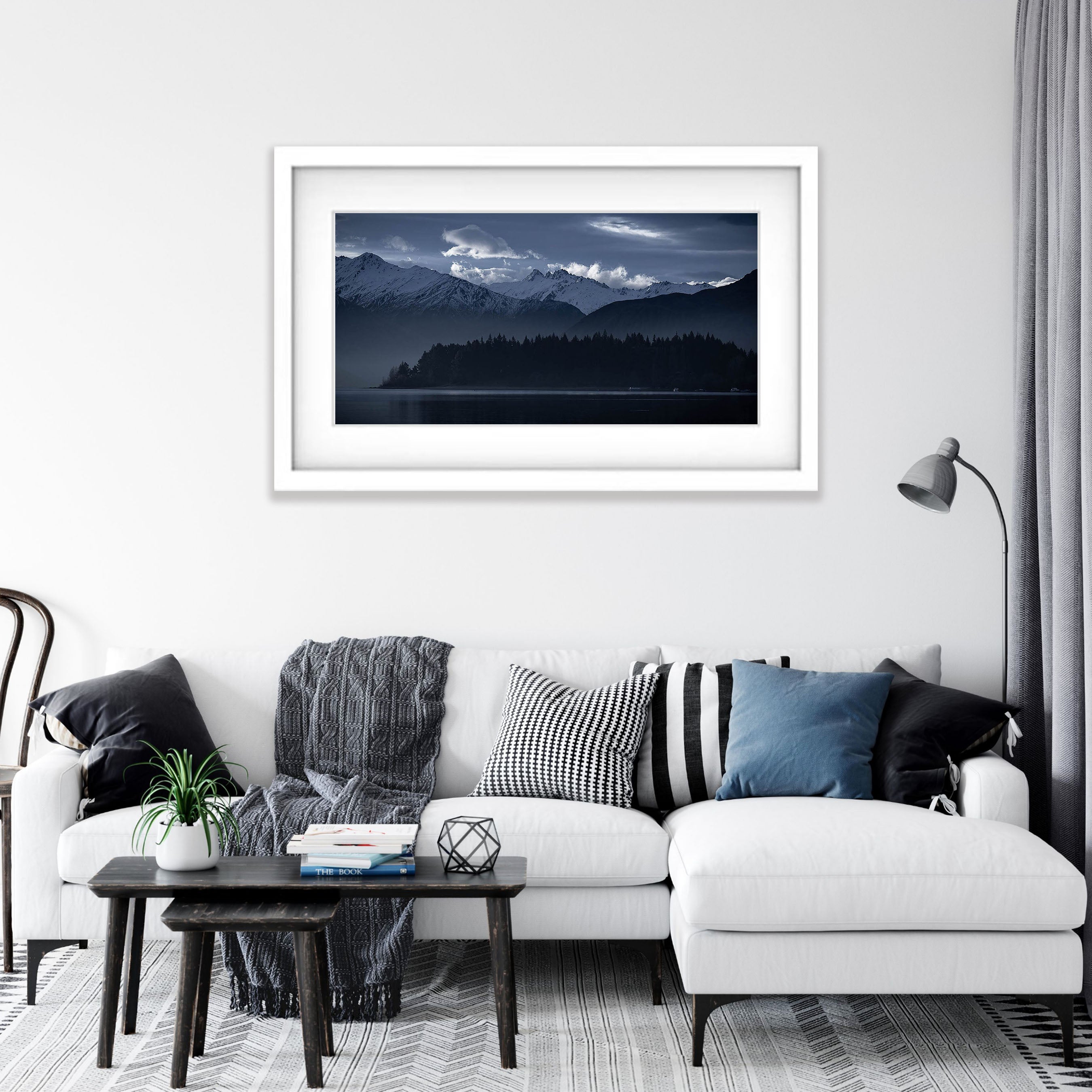 Lake Wanaka and the surrounding mountains, New Zealand