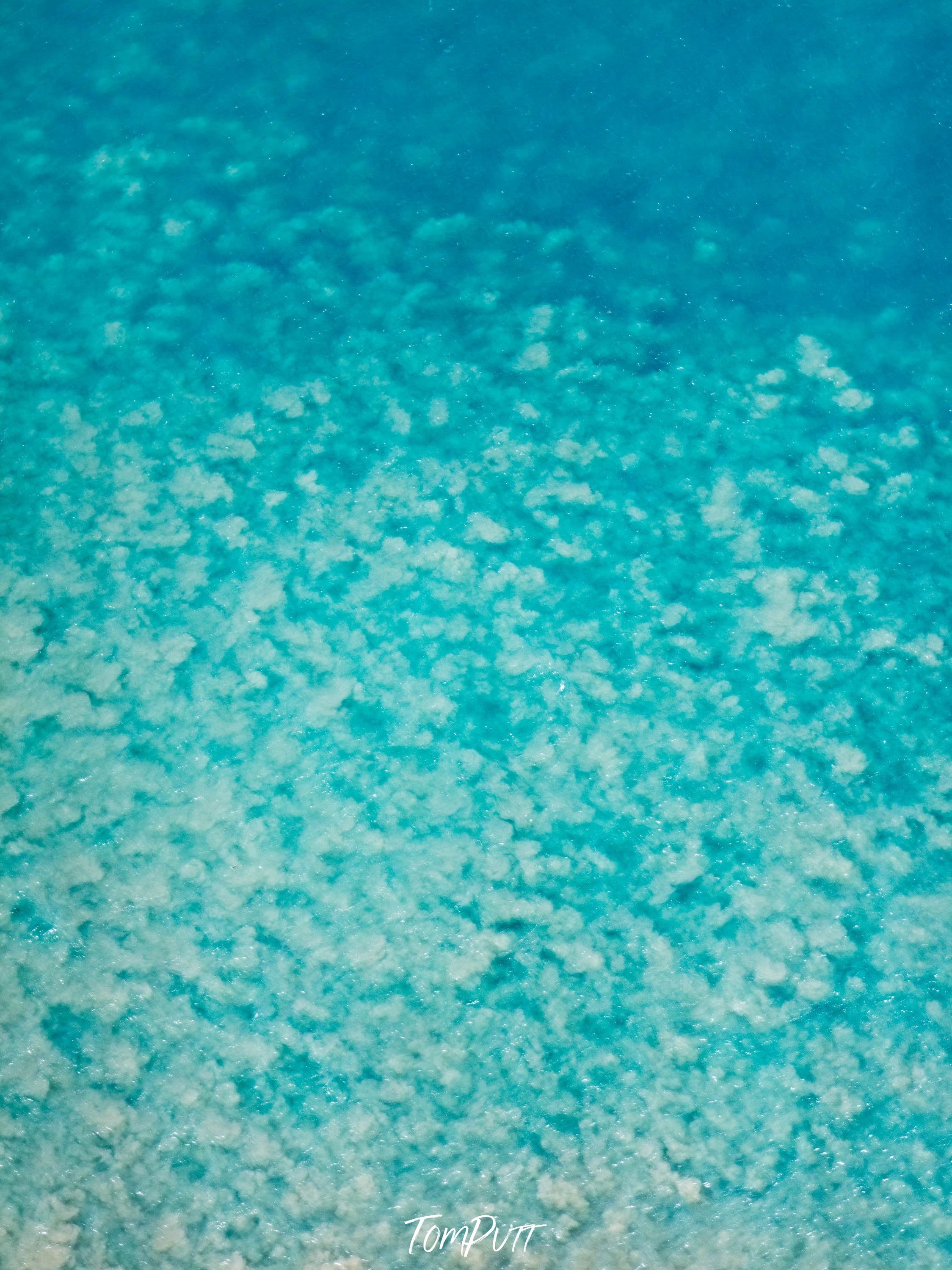 A sea-blue colored smoky texture with cotton-like appearance, Broome No.54