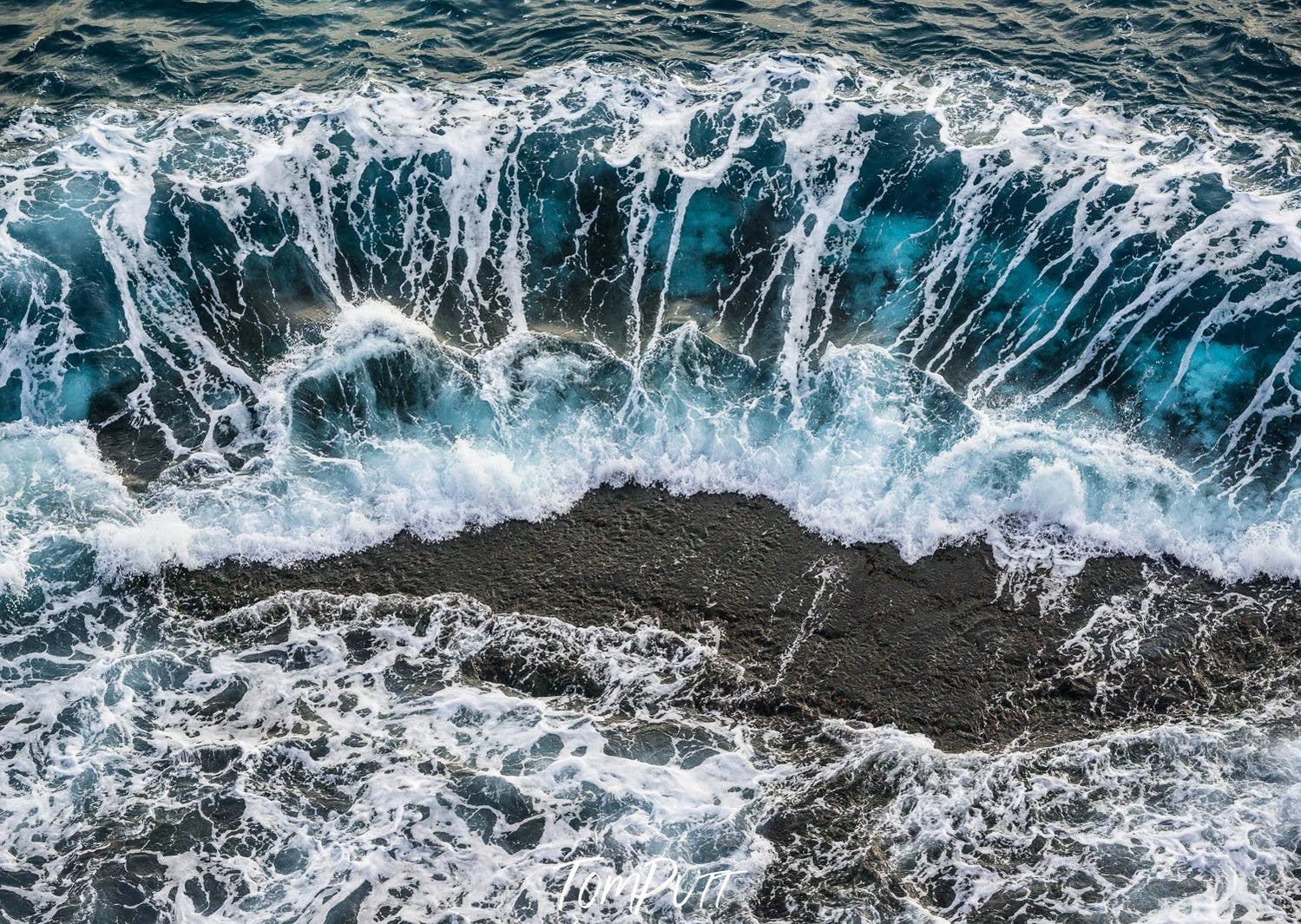 Stormy ocean waves with dense bubbling from both sides between static greyish water, Bubbling Seas, Eyre Peninsula