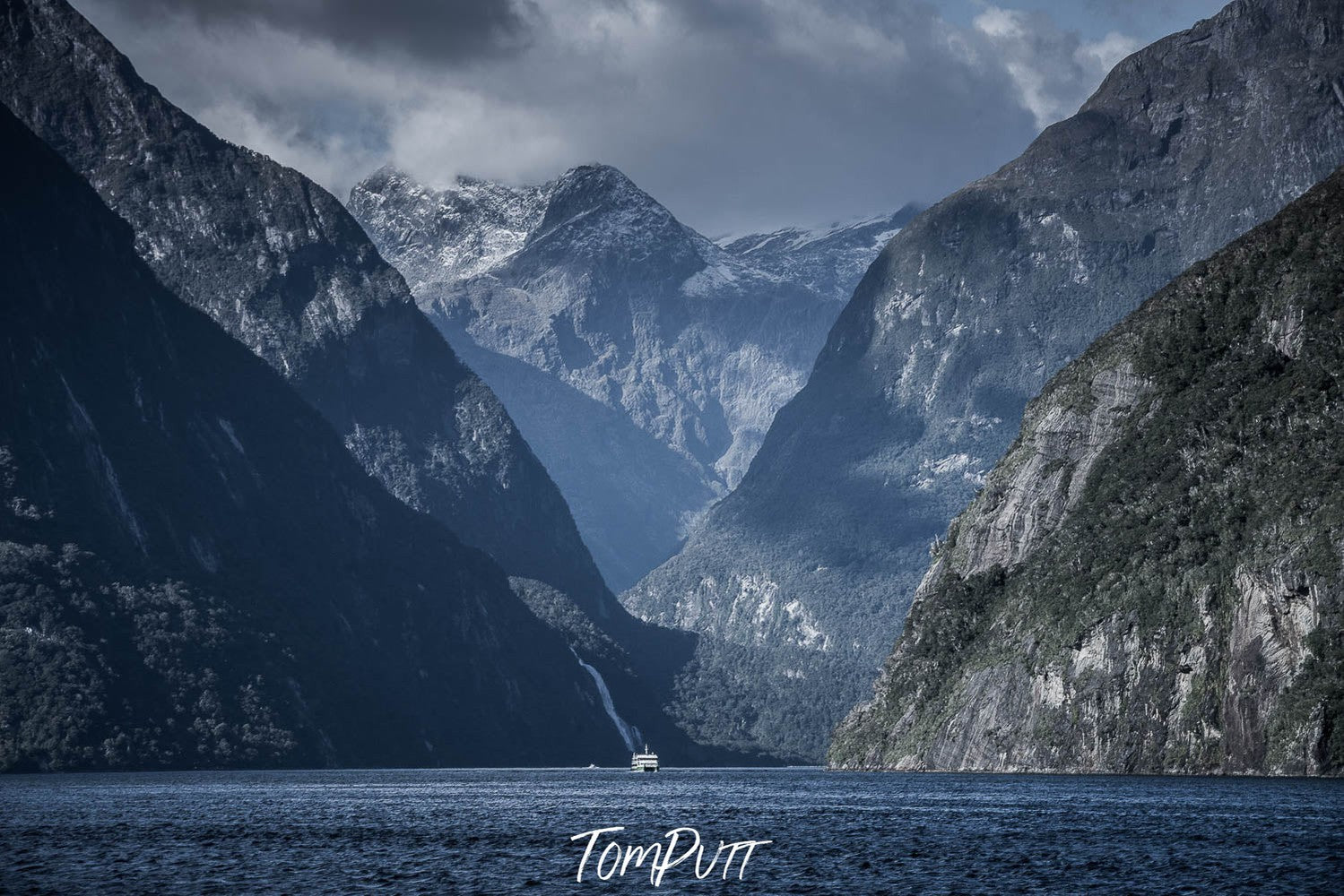 Giant mountains with a lake ahead, New Zealand 27