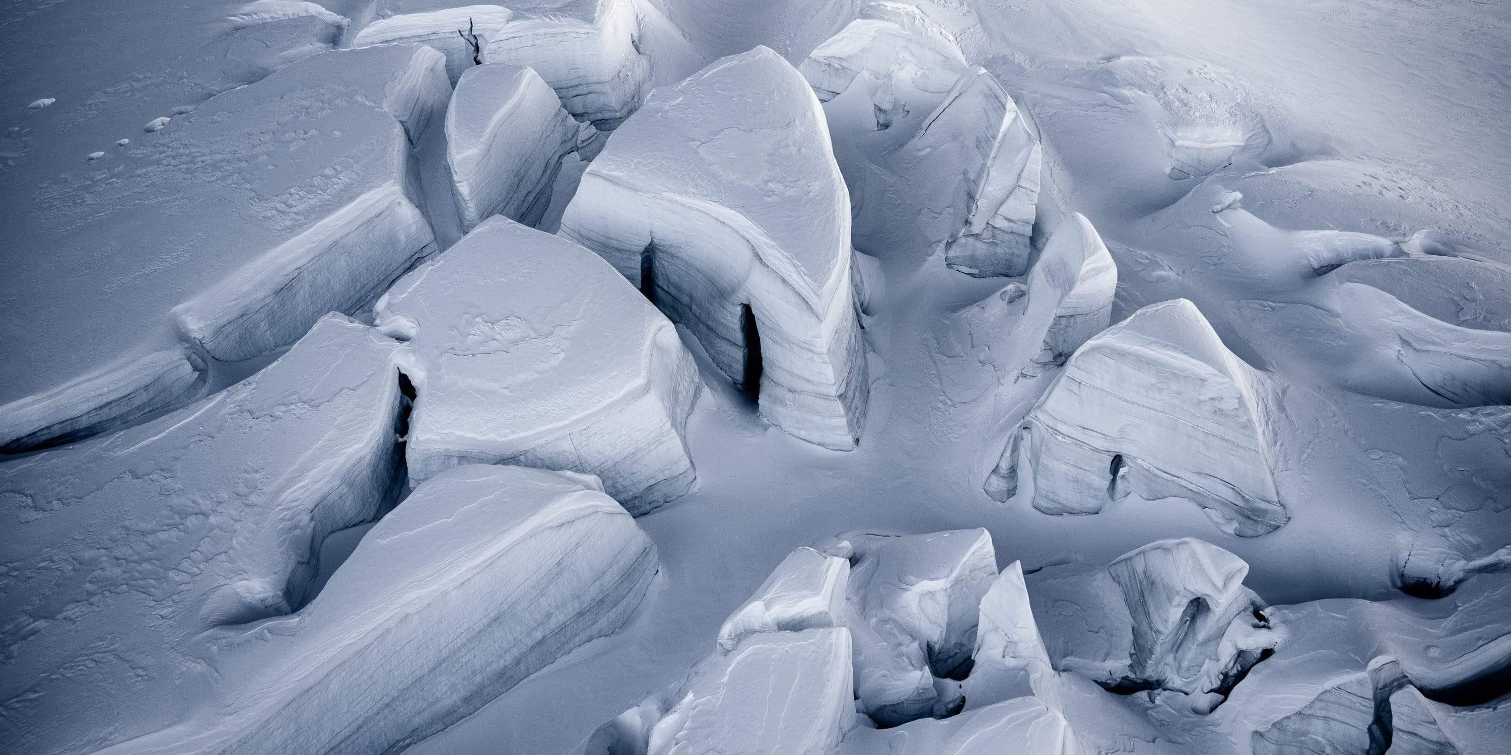 Large crystal ice stones with big cracks around each, Ice Cubes