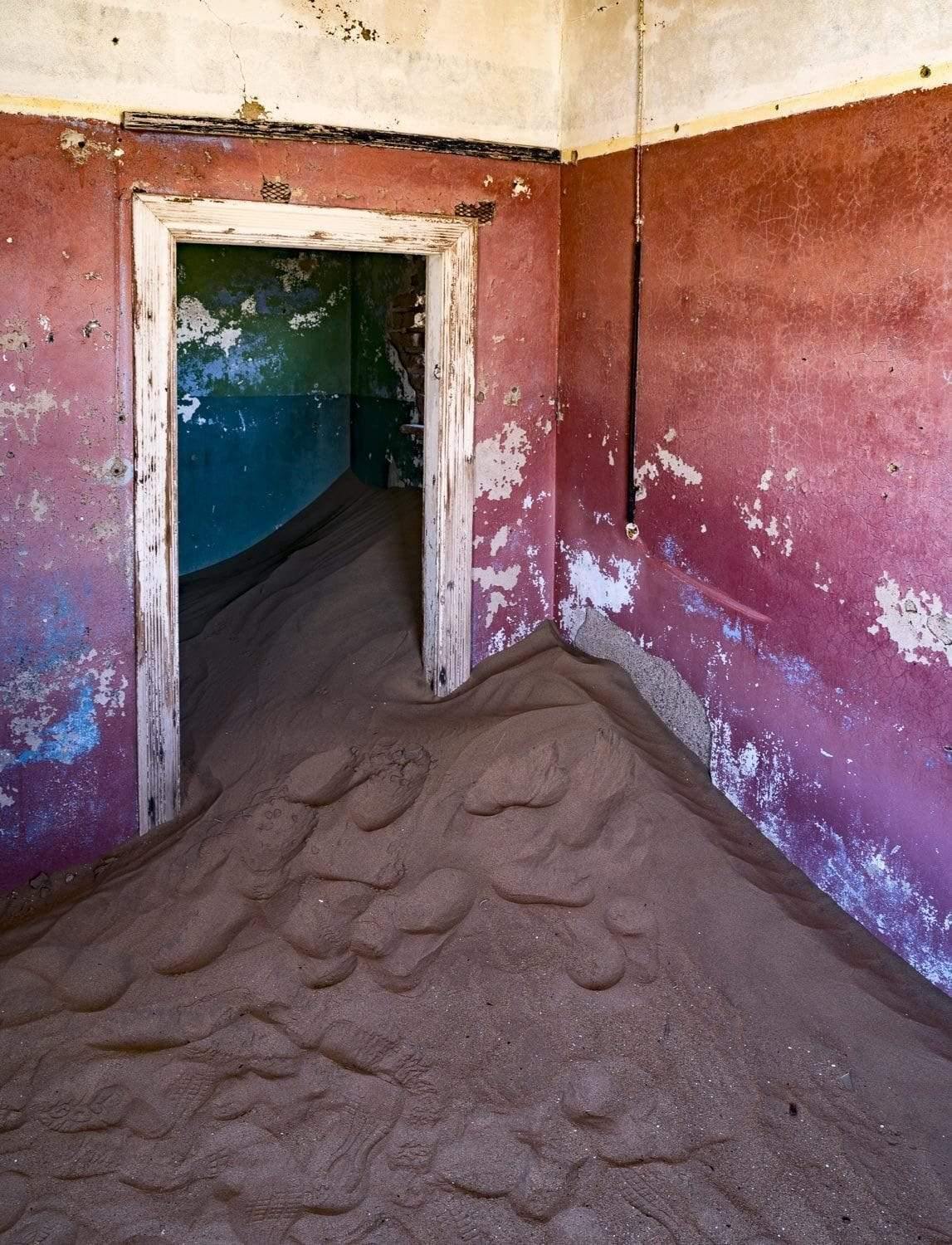 Making of a house with some sand in a room, Kolmanskop #14
