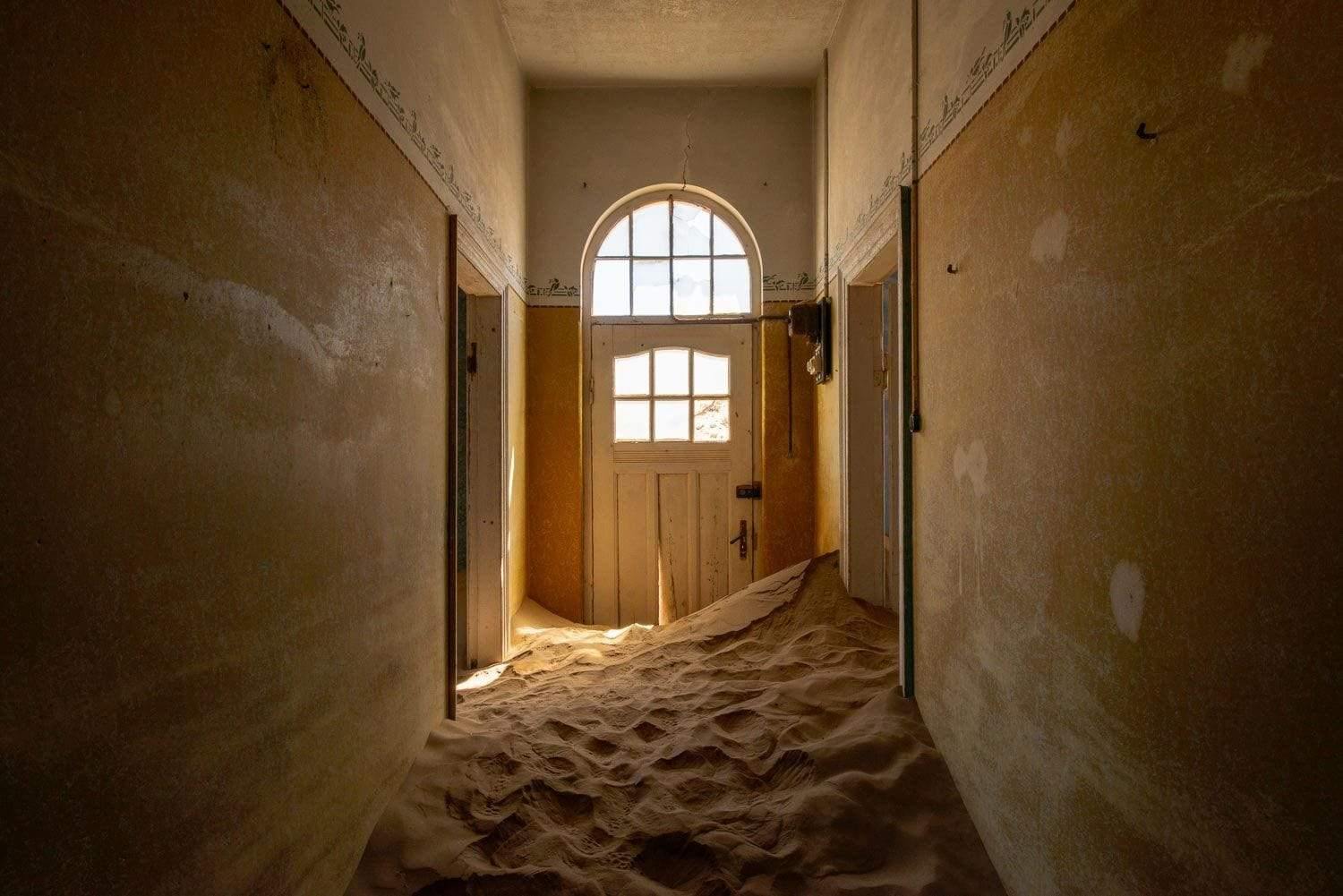 Making of a housing corridor with some construction sand inside, Kolmanskop #30