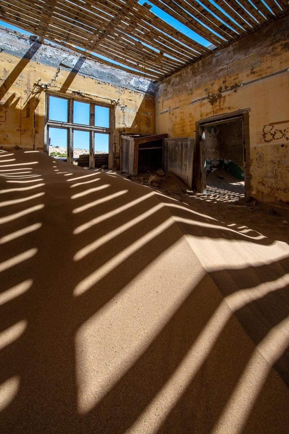 Making of a house with no doors and windows, a lining effect of sunlight coming, Kolmanskop #33