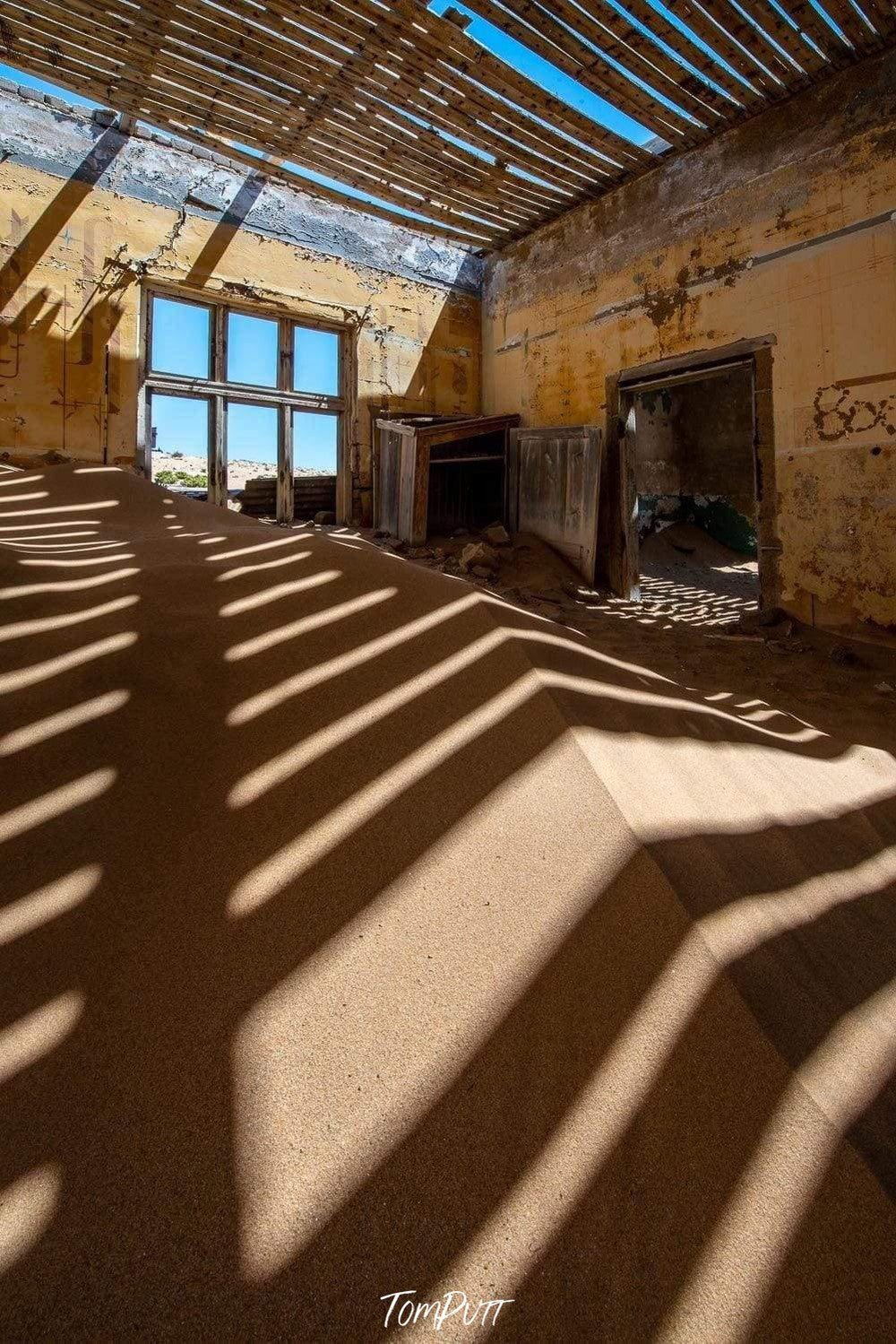 Making of a house with no doors and windows, a lining effect of sunlight coming, Kolmanskop No.33