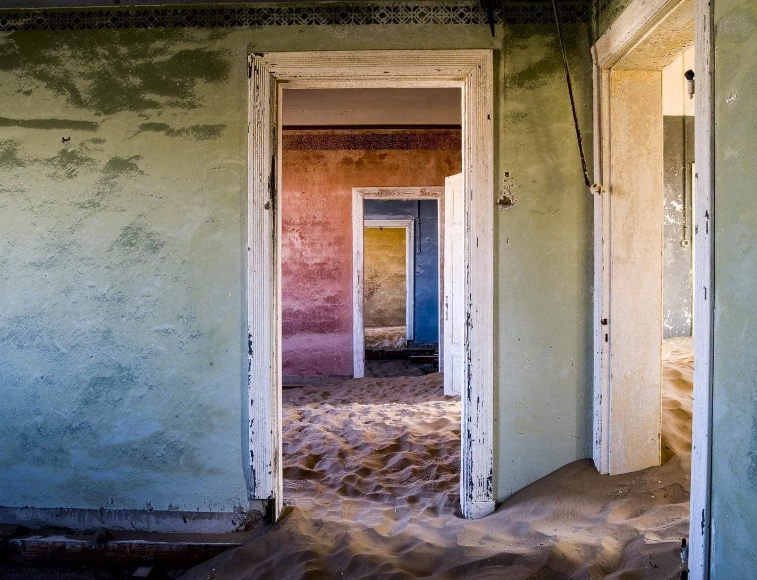 Making of a house with doorless rooms, Kolmanskop #4