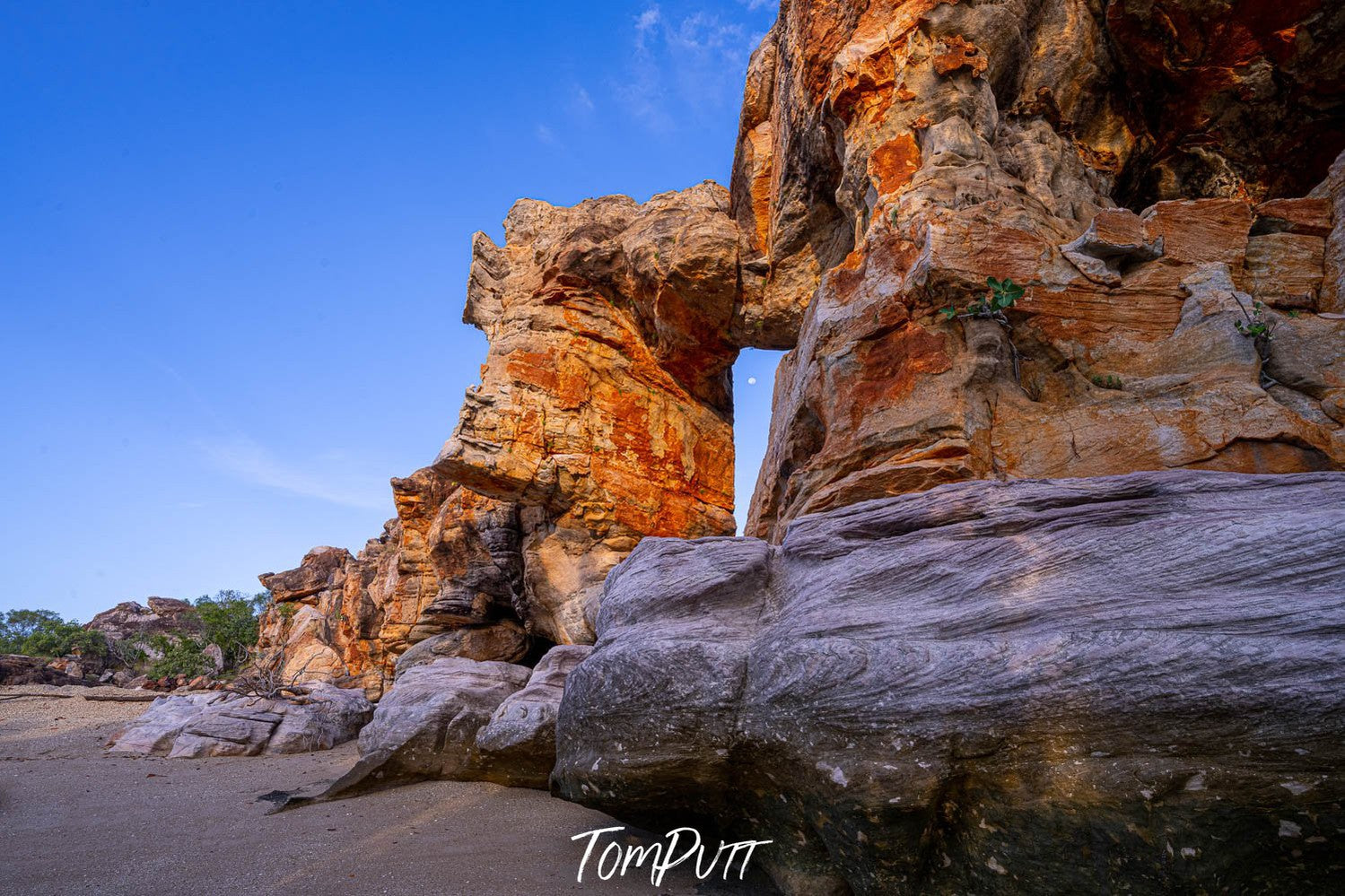 Morning view of mountain walls with a hollow, Moonrise, The Kimberley