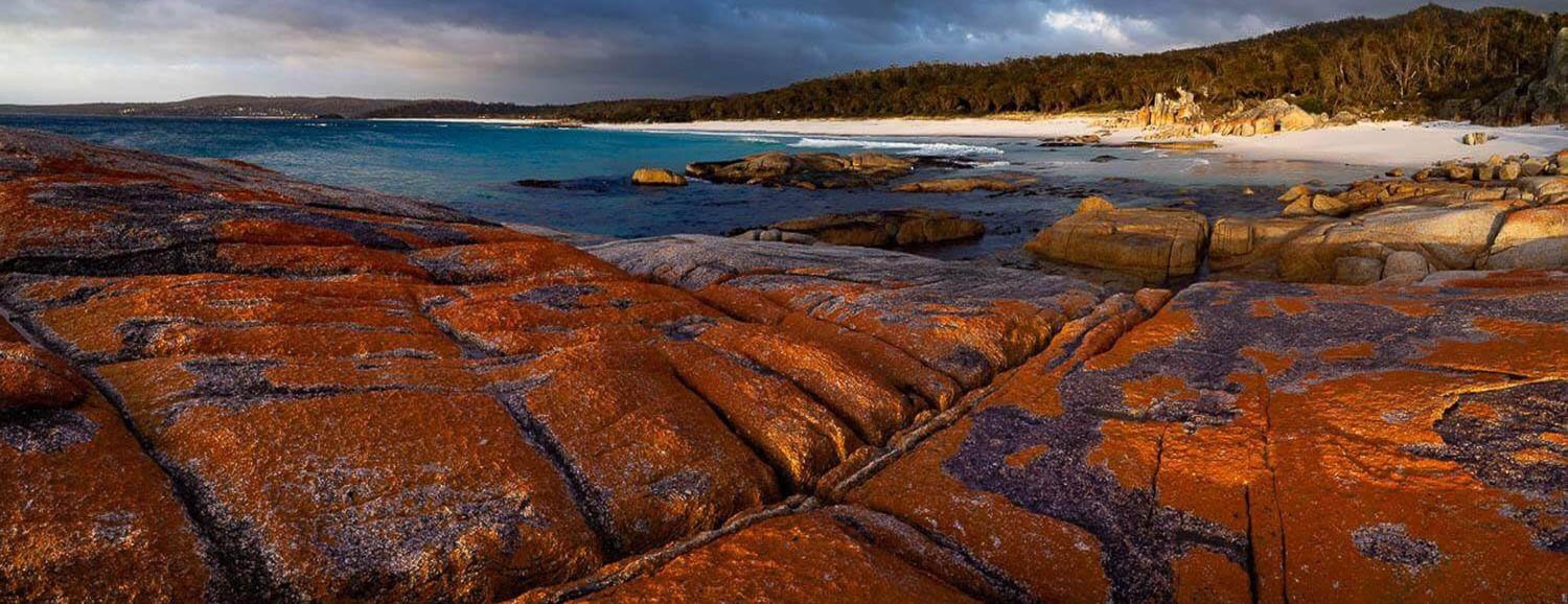 The long flat stony ground at the edge of a lake, Red Lichen Rock Platform, Bay of Fires