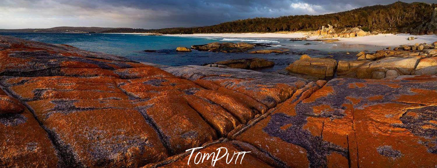 The long flat stony ground at the edge of a lake, Red Lichen Rock Platform, Bay of Fires