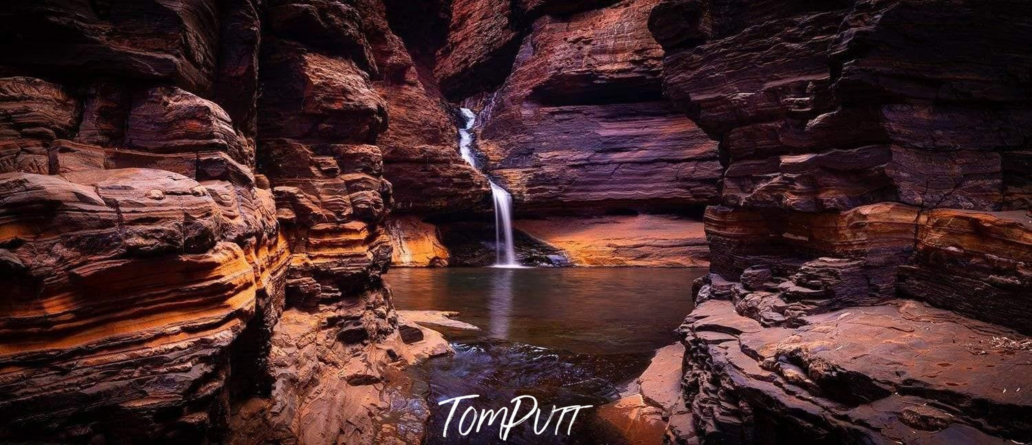 Giant rocky stones with a small lake under them, Regans Pool - Karijini, The Pilbara