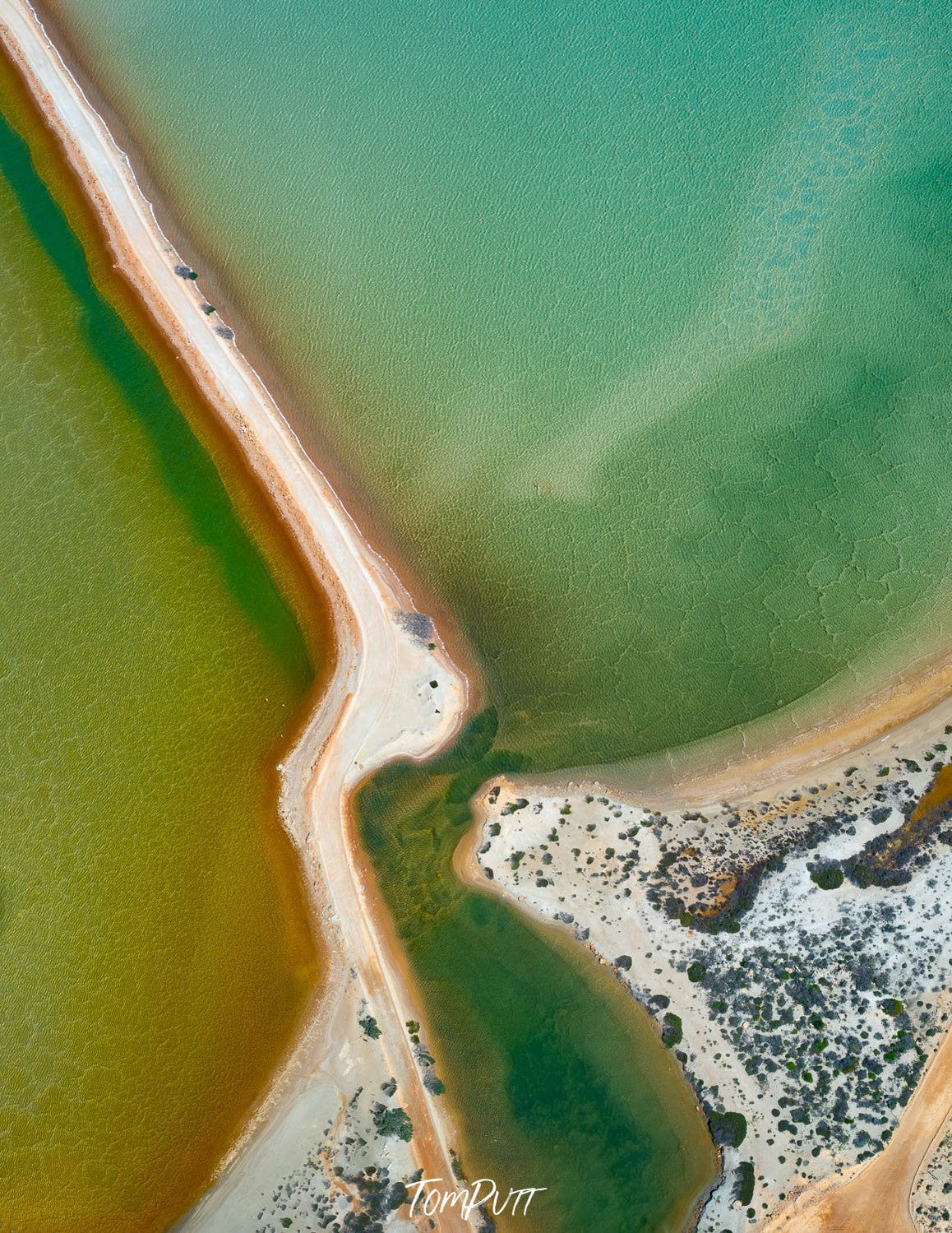 Aerial view of the separation of two oceanic surfaces, Separated